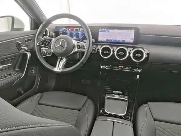 MERCEDES-BENZ A 180 (7/13)