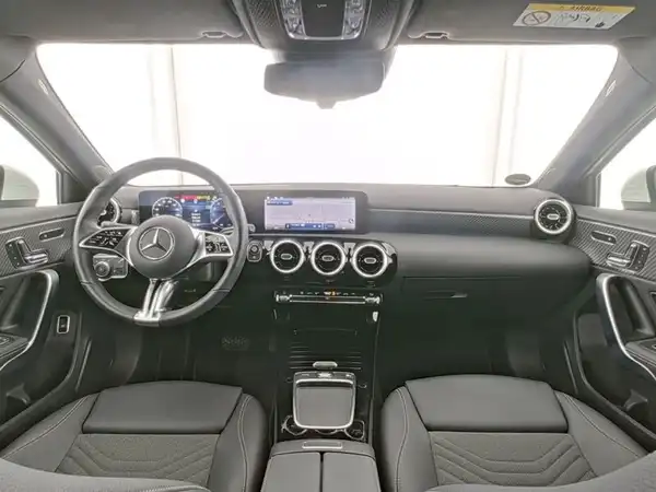 MERCEDES-BENZ A 180 (8/13)