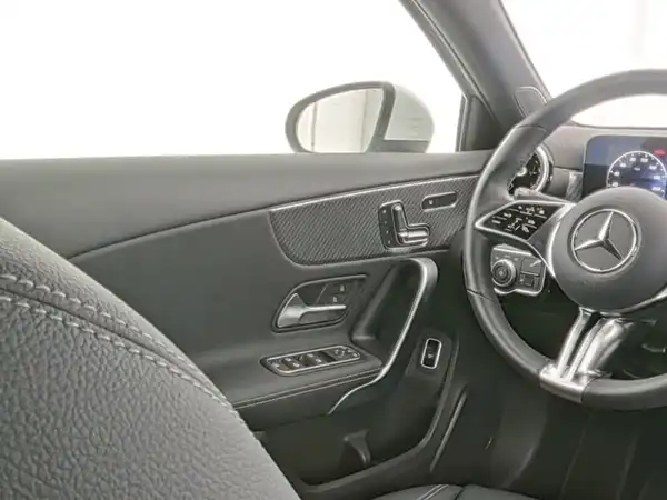 MERCEDES-BENZ A 180 (10/13)