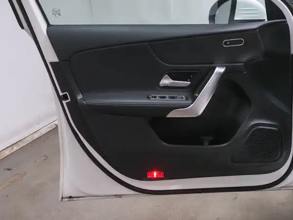 MERCEDES-BENZ A 180 (11/14)