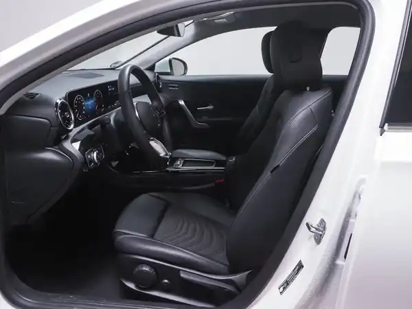 MERCEDES-BENZ A 180 (6/14)