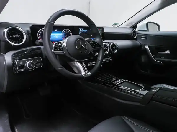 MERCEDES-BENZ A 180 (7/14)