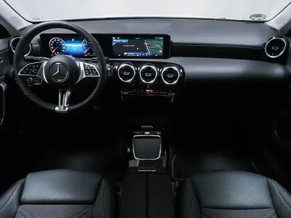 MERCEDES-BENZ A 180 (9/14)