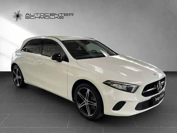 MERCEDES-BENZ A 250 (8/15)