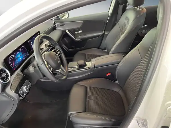 MERCEDES-BENZ A 250 (10/15)