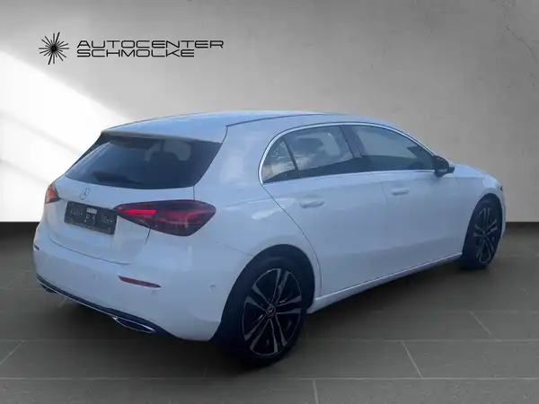 MERCEDES-BENZ A 200 (6/15)