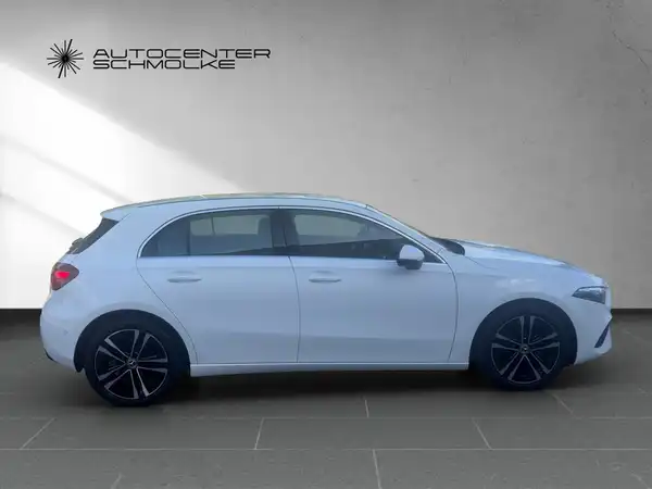 MERCEDES-BENZ A 200 (7/15)
