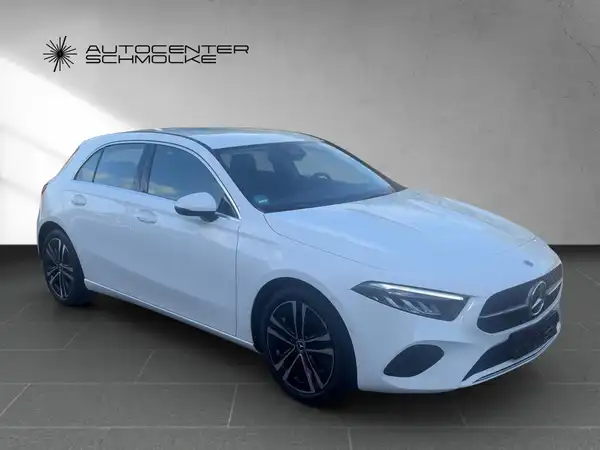 MERCEDES-BENZ A 200 (8/15)