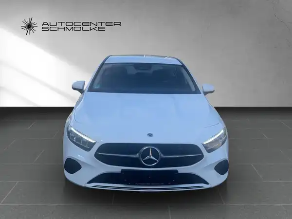 MERCEDES-BENZ A 200 (9/15)