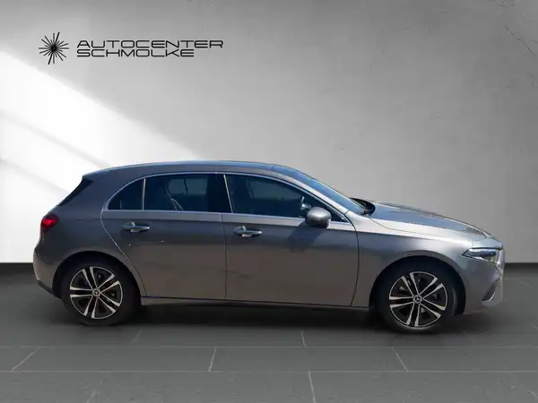 MERCEDES-BENZ A 200 (7/15)
