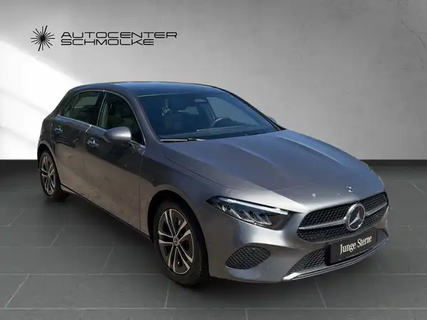 MERCEDES-BENZ A 200 (8/15)