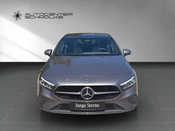 MERCEDES-BENZ A 200 (9/15)