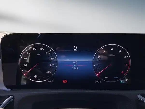 MERCEDES-BENZ A 200 (12/15)