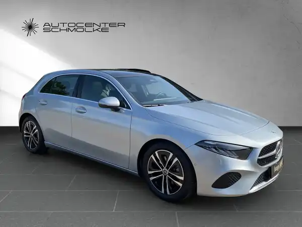 MERCEDES-BENZ A 200 (8/15)