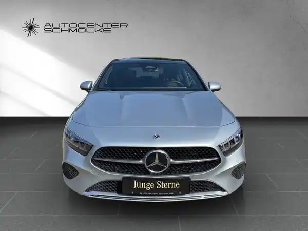 MERCEDES-BENZ A 200 (9/15)