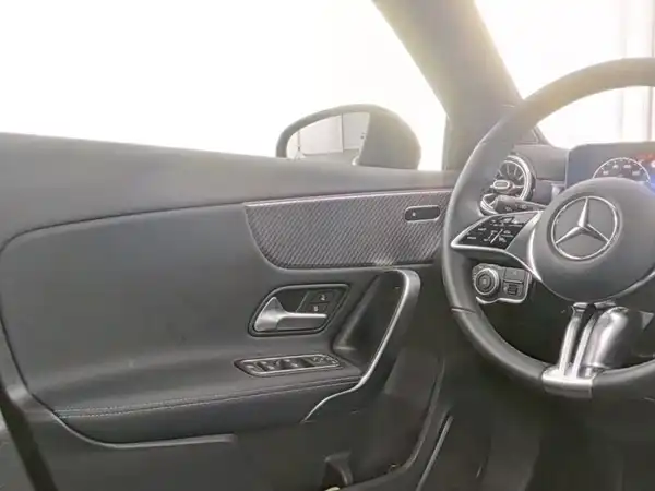 MERCEDES-BENZ A 180 (10/13)