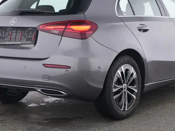 MERCEDES-BENZ A 180 (5/13)