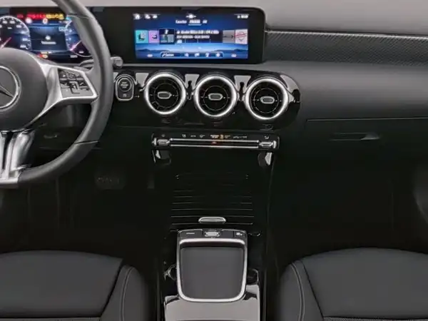 MERCEDES-BENZ A 180 (7/13)