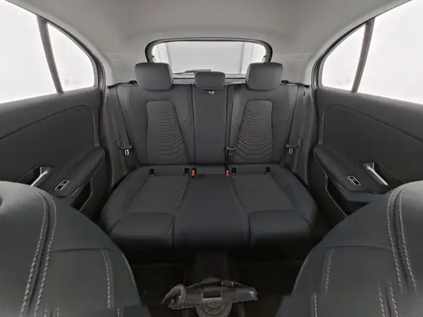 MERCEDES-BENZ A 180 (9/13)