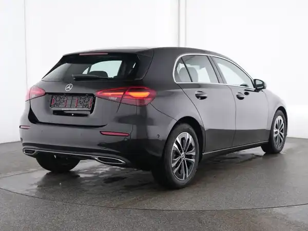 MERCEDES-BENZ A 180 (3/13)