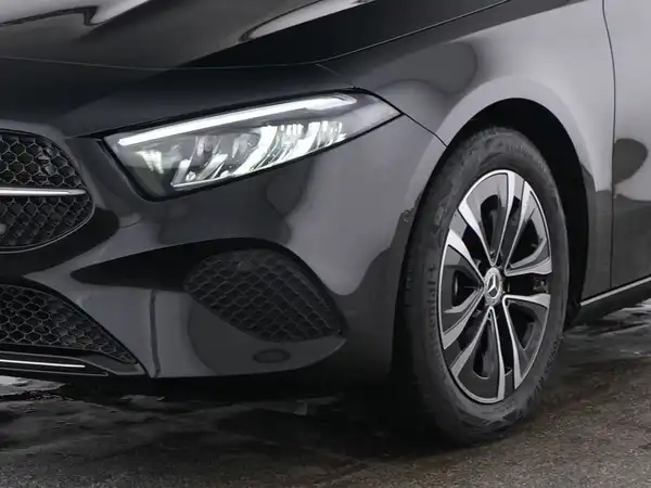 MERCEDES-BENZ A 180 (4/13)