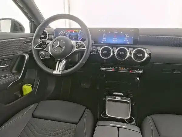 MERCEDES-BENZ A 180 (7/13)