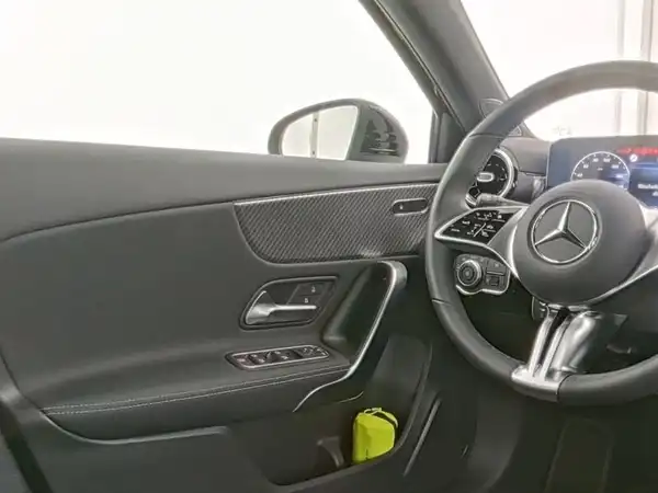 MERCEDES-BENZ A 180 (10/13)