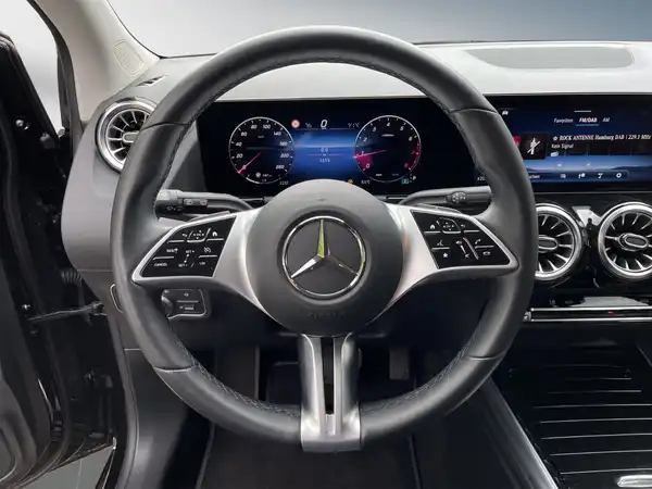 MERCEDES-BENZ B 200 (11/15)