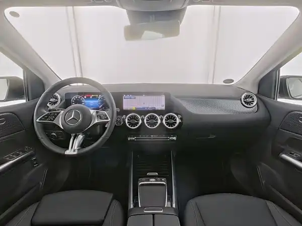 MERCEDES-BENZ B 180 (8/13)