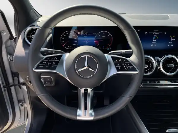 MERCEDES-BENZ B 200 (11/15)
