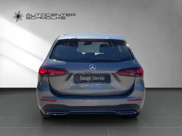 MERCEDES-BENZ B 180 (5/15)