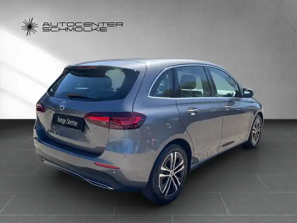 MERCEDES-BENZ B 180 (6/15)