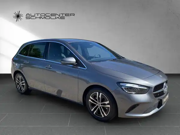 MERCEDES-BENZ B 180 (8/15)