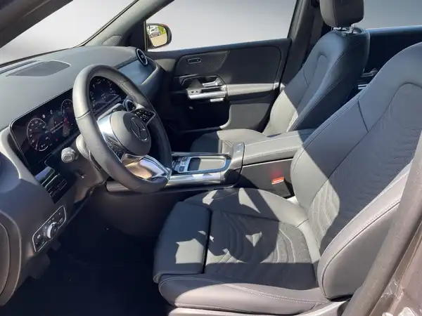 MERCEDES-BENZ B 180 (10/15)