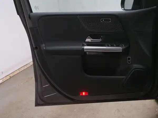 MERCEDES-BENZ B 180 (11/14)