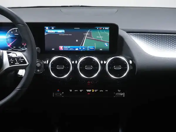 MERCEDES-BENZ B 180 (8/14)