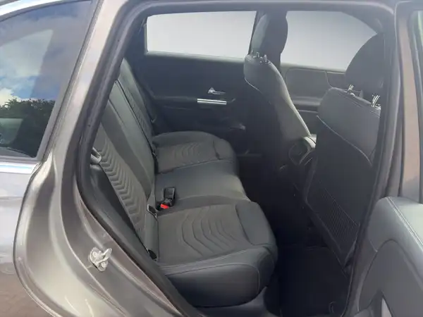 MERCEDES-BENZ B 180 (11/15)