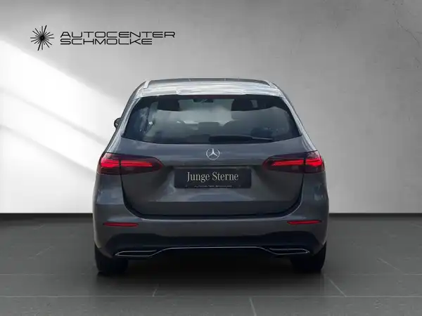 MERCEDES-BENZ B 180 (5/15)