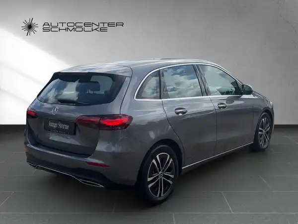 MERCEDES-BENZ B 180 (6/15)