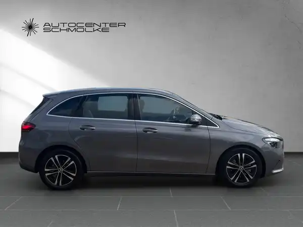 MERCEDES-BENZ B 180 (7/15)