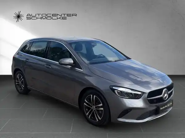 MERCEDES-BENZ B 180 (8/15)