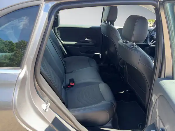 MERCEDES-BENZ B 250 (11/15)