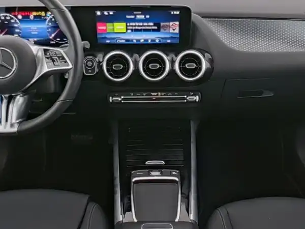 MERCEDES-BENZ B 180 (6/13)