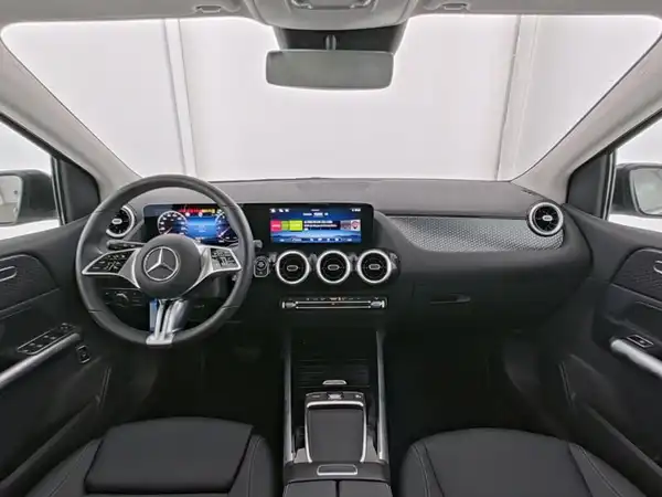 MERCEDES-BENZ B 180 (8/13)