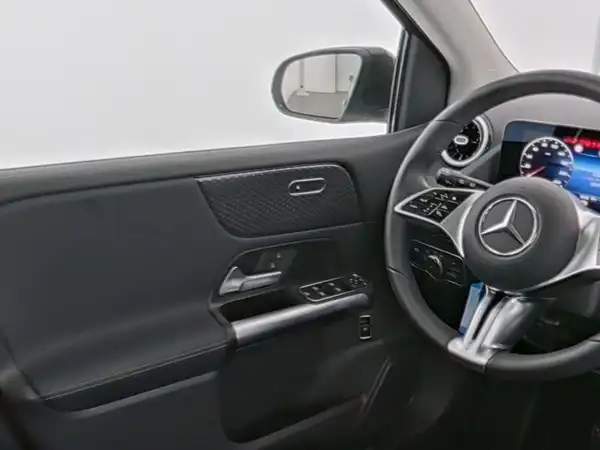 MERCEDES-BENZ B 180 (10/13)
