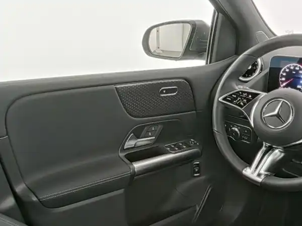 MERCEDES-BENZ B 180 (10/13)