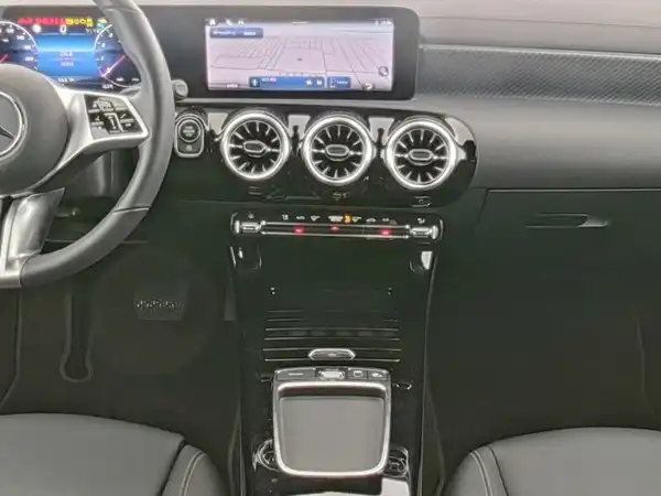 MERCEDES-BENZ CLA 180 (6/13)