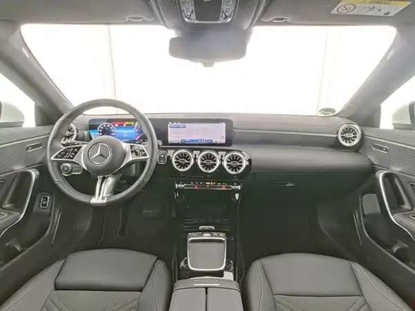 MERCEDES-BENZ CLA 180 (8/13)