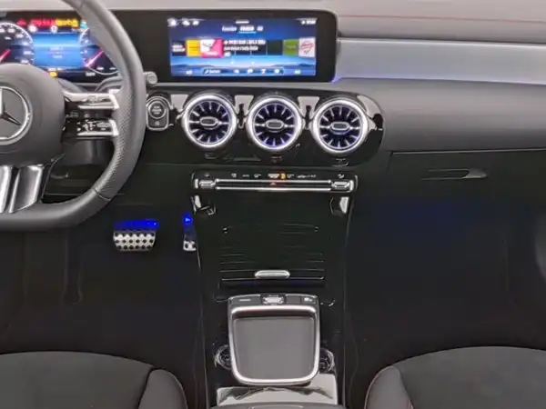 MERCEDES-BENZ CLA 200 AMG (6/13)