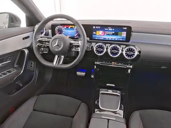 MERCEDES-BENZ CLA 200 AMG (7/13)
